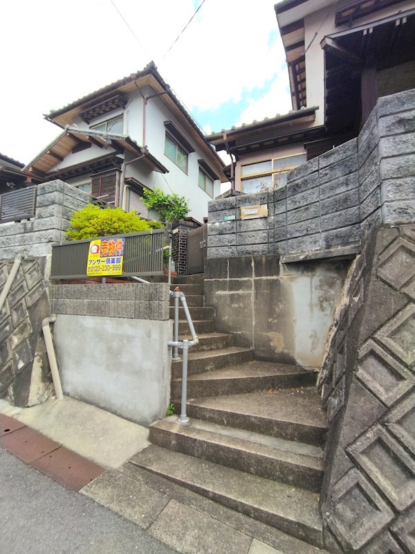 上の原一丁目戸建 現地写真（玄関）