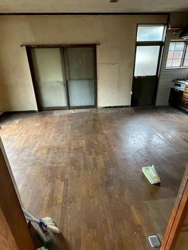 中間二丁目8番戸建 内観写真（リビング）