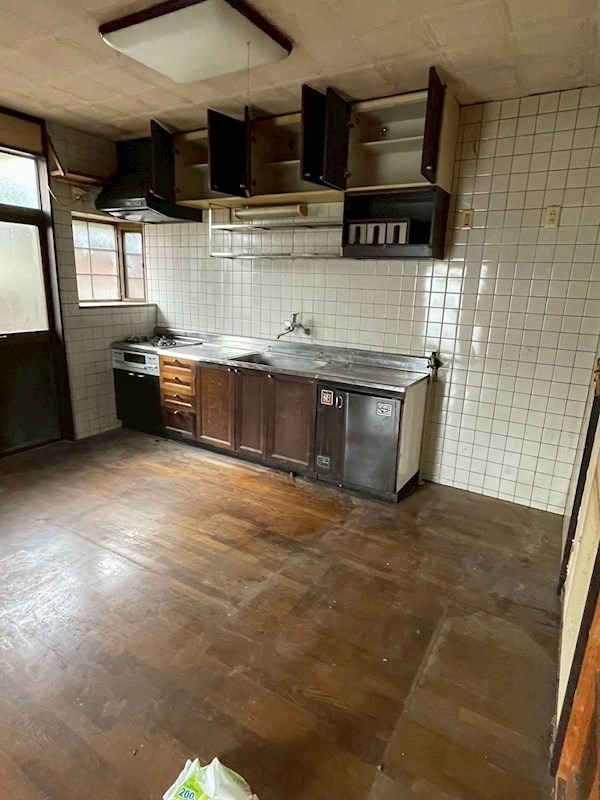 中間二丁目8番戸建 内観写真（キッチン）