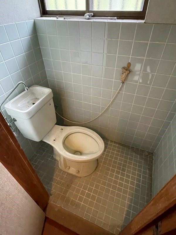 中間二丁目8番戸建 内観写真（トイレ）