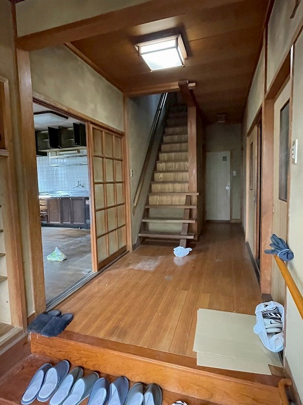 中間二丁目8番戸建 現地写真（玄関）