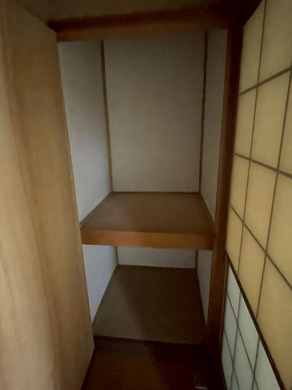 中間二丁目8番戸建 内観写真（収納）