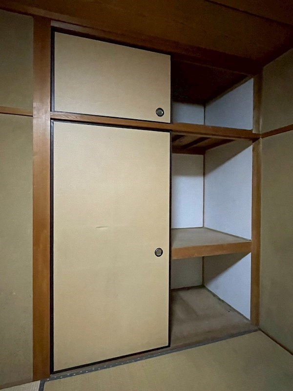 中間二丁目8番戸建 内観写真（収納）