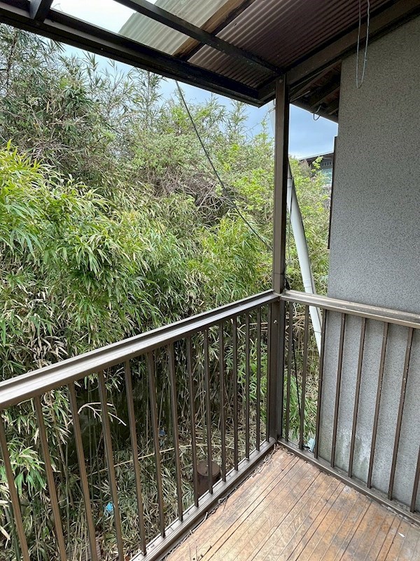 中間二丁目8番戸建 現地写真（バルコニー）