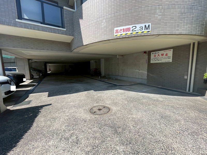 ライフプラザ東山 共用部写真（駐車場）