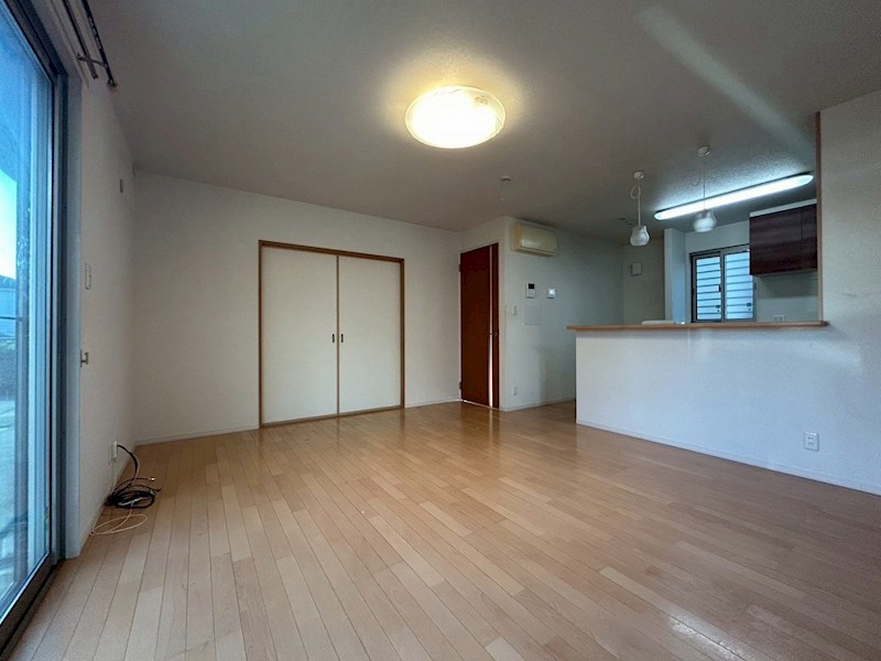 熊谷一丁目28番戸建 内観写真（リビング）