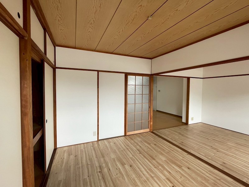 エメラルドマンション茶売A棟 内観写真（リビング以外の居室）