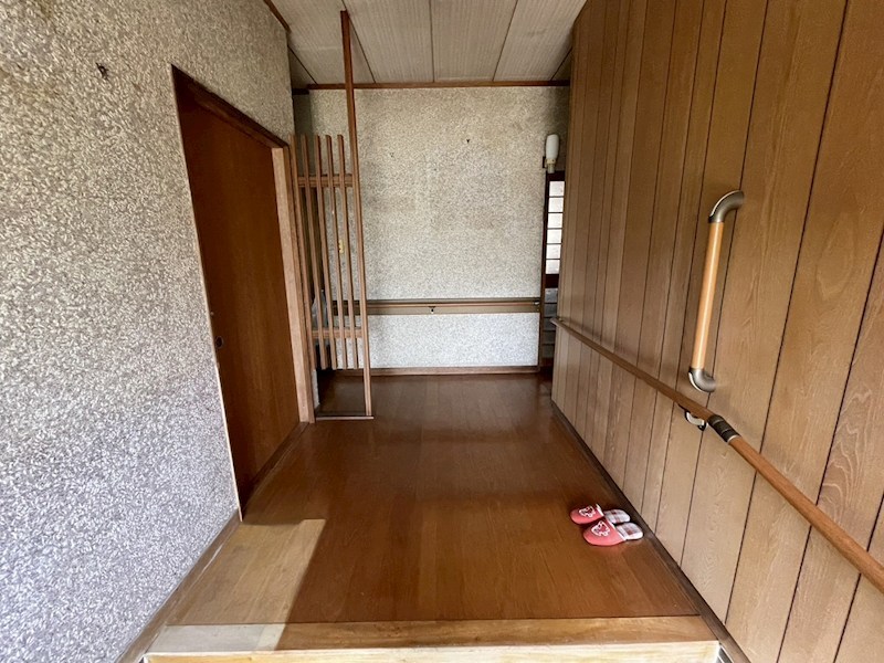 南高陽16番戸建 現地写真（玄関）
