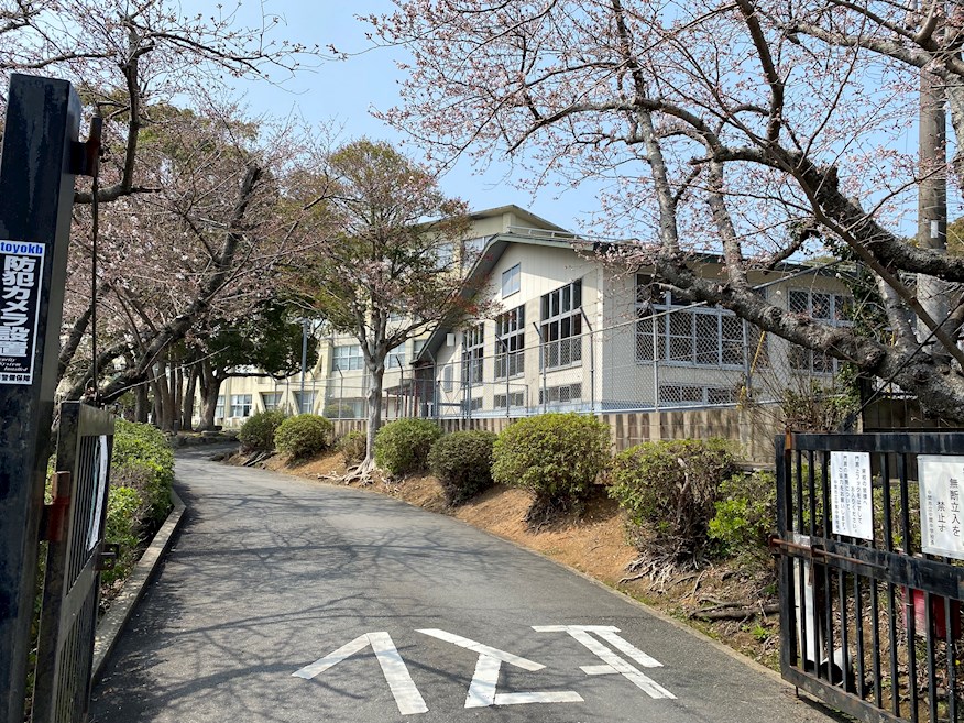 長津一丁目土地 中学校