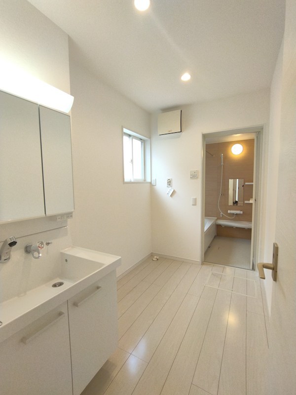大字感田戸建 内観写真（洗面台・洗面所）
