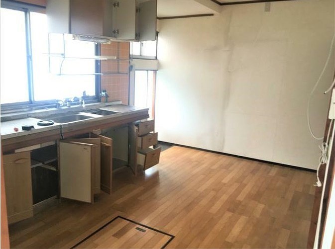 帆柱二丁目13番戸建 内観写真（リビング）