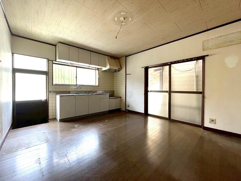 深坂二丁目1番戸建 内観写真（リビング）