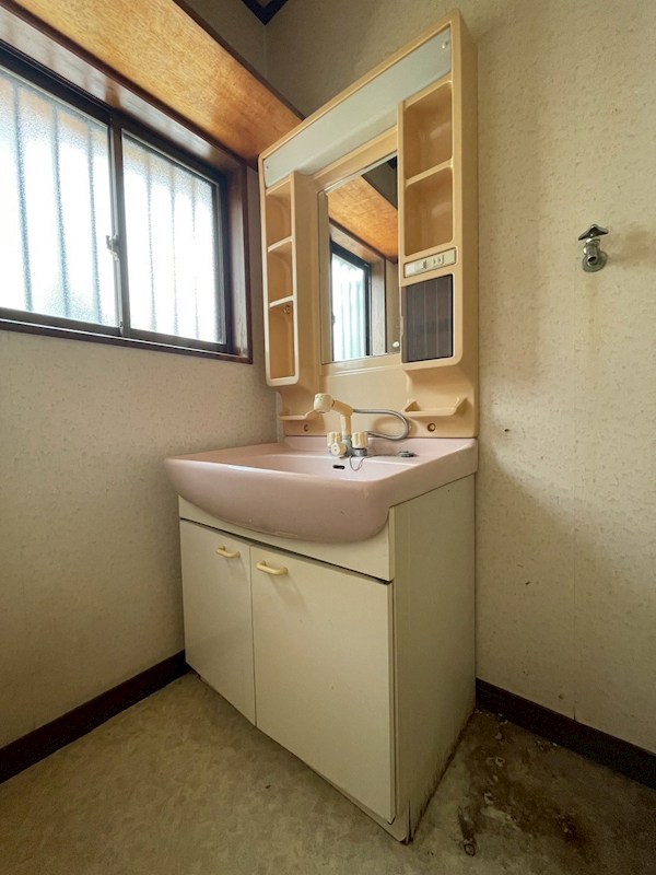 深坂二丁目1番戸建 内観写真（洗面台・洗面所）