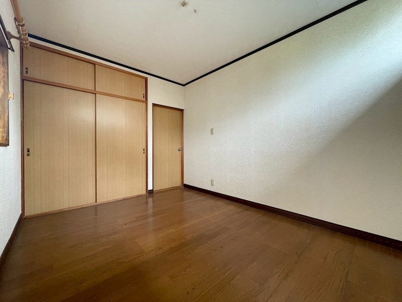 深坂二丁目1番戸建 内観写真（リビング以外の居室）