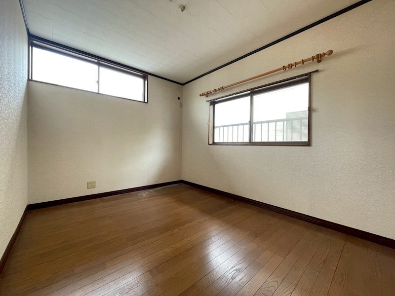 深坂二丁目1番戸建 内観写真（リビング以外の居室）