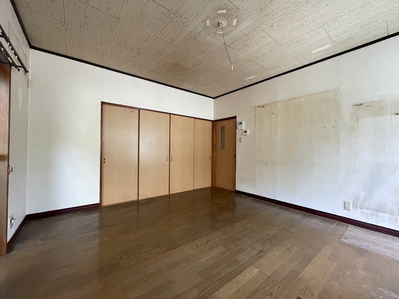 深坂二丁目1番戸建 内観写真（リビング以外の居室）