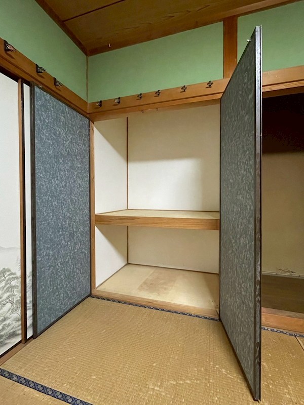 深坂二丁目1番戸建 内観写真（収納）
