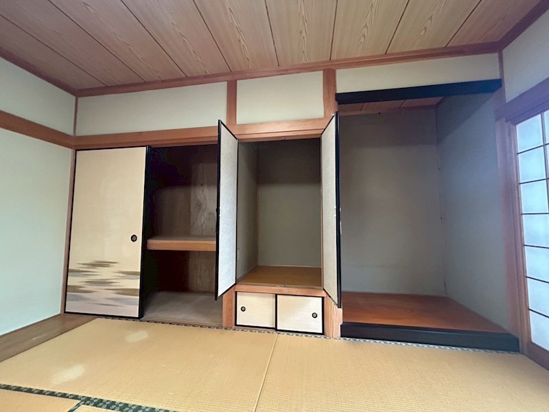東大谷一丁目4番事務所付き戸建 内観写真（リビング以外の居室）
