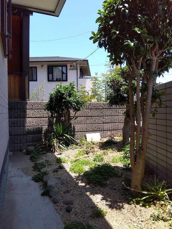 東大谷一丁目4番事務所付き戸建 現地写真（庭）