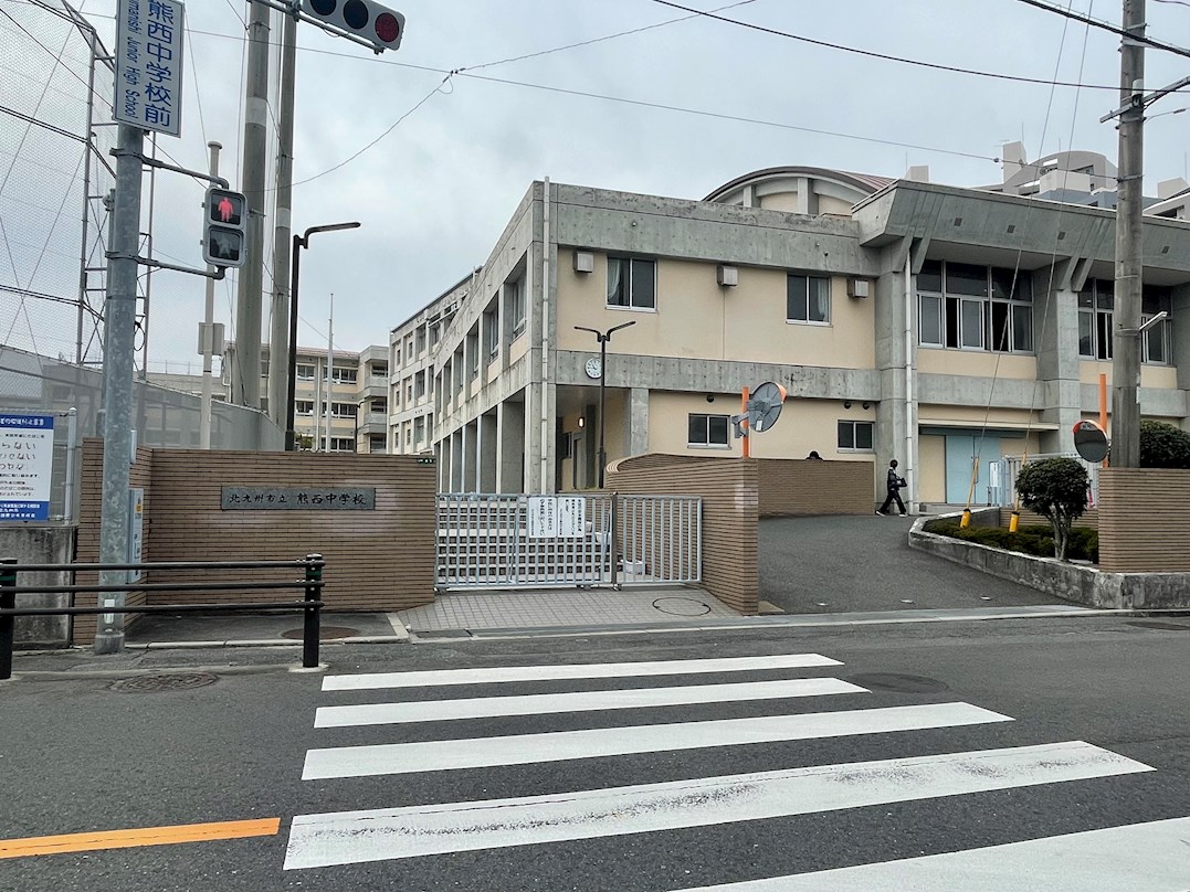 青山三丁目戸建 中学校