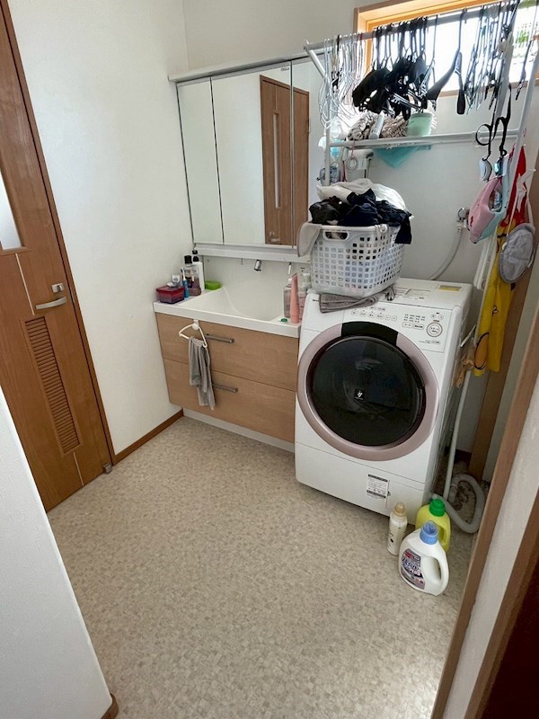 土手ノ内三丁目戸建 内観写真（洗面台・洗面所）