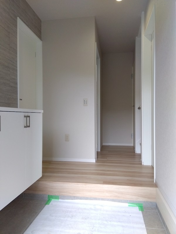 黒住町新築戸建1号棟　1期 現地写真（玄関）
