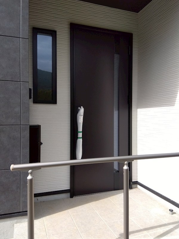 黒住町新築戸建1号棟　1期 現地写真（玄関）