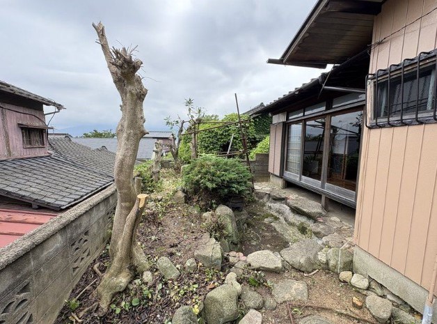 西天神町戸建 現地写真（庭）