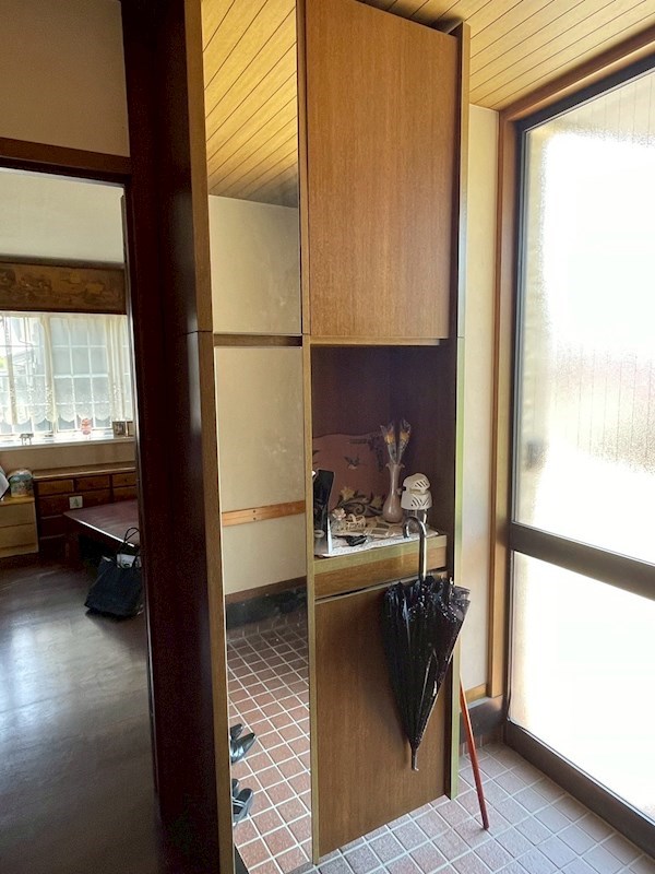 旭台二丁目戸建 現地写真（玄関）