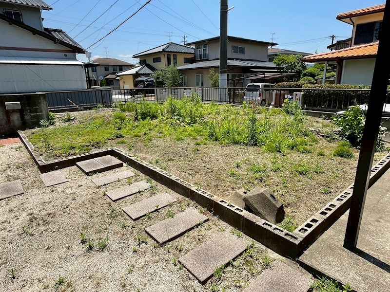旭台二丁目戸建 現地写真（庭）