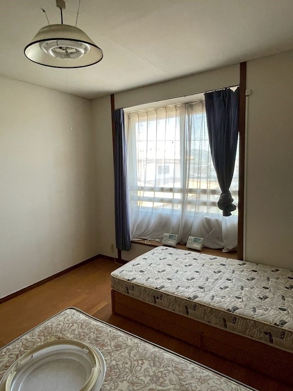 旭台二丁目戸建 内観写真（リビング以外の居室）