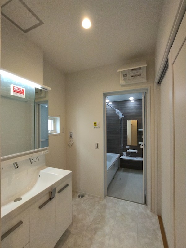 町上津役西二丁目新築戸建4号地 内観写真（洗面台・洗面所）