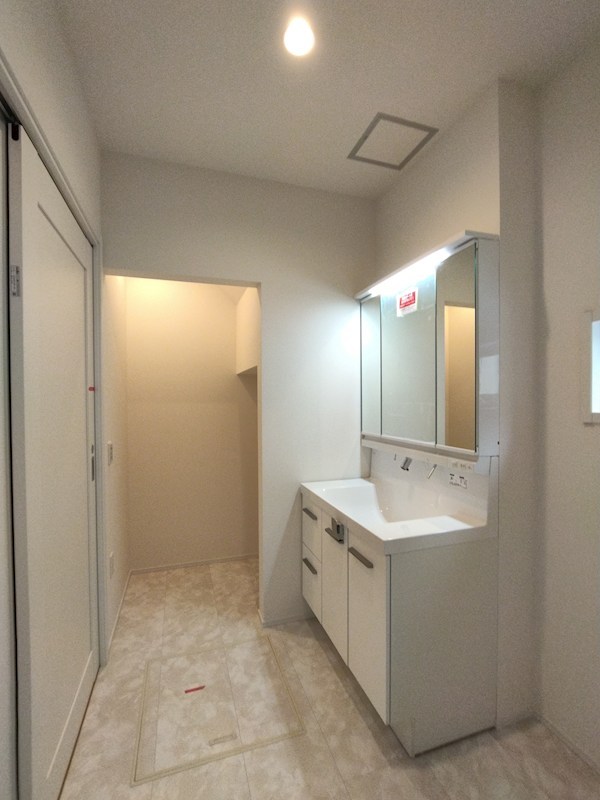 町上津役西二丁目新築戸建4号地 内観写真（洗面台・洗面所）