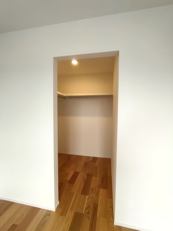 町上津役西二丁目新築戸建4号地 内観写真（収納）