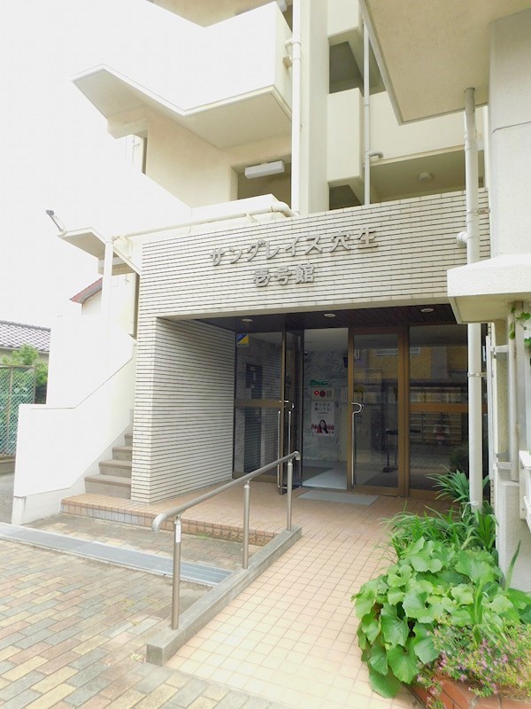 サングレイス穴生1号館 共用部写真（エントランス）
