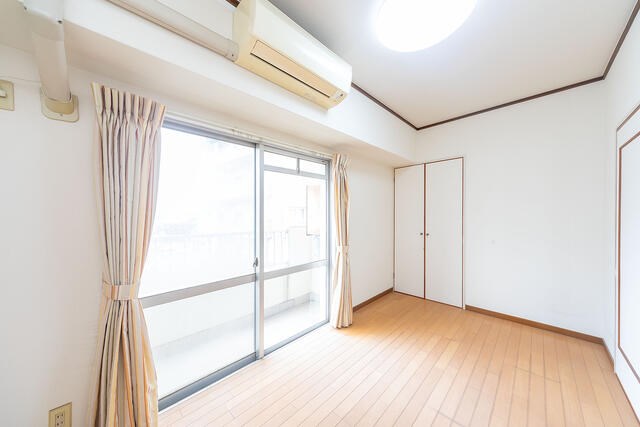 サングレイス穴生1号館 内観写真（リビング以外の居室）