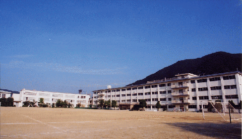 サンライフ別院通り 中学校