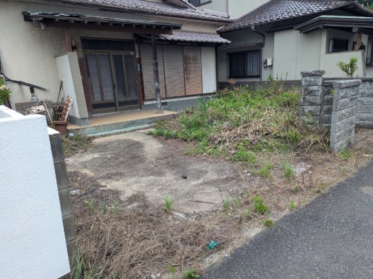 楠橋東一丁目戸建 現地写真（駐車場）