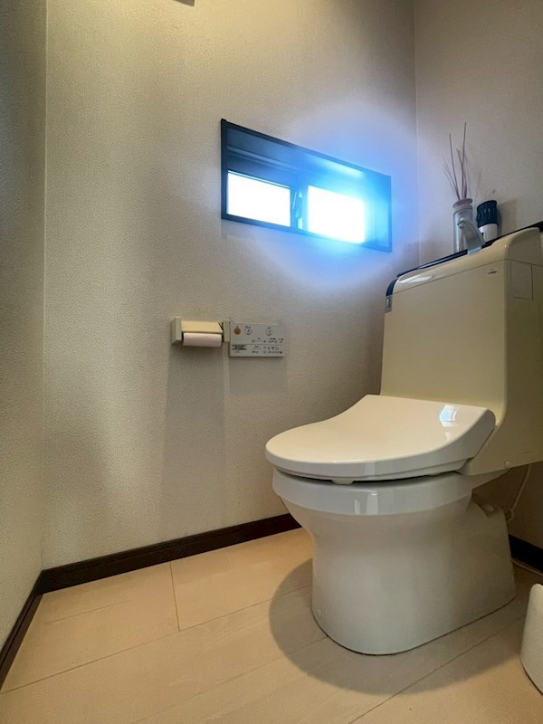 鴨生田四丁目1番戸建 内観写真（トイレ）