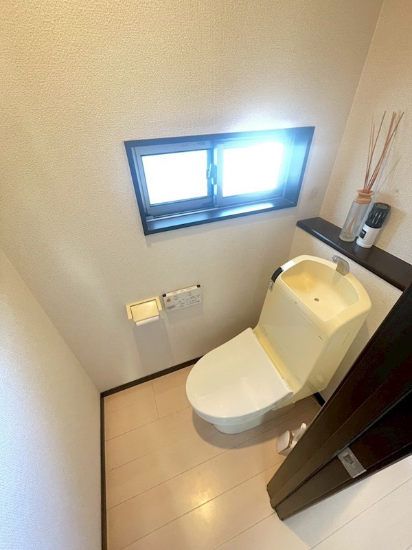 鴨生田四丁目1番戸建 内観写真（トイレ）