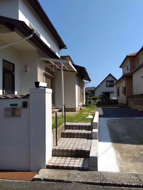 吉志六丁目戸建 現地写真（玄関）