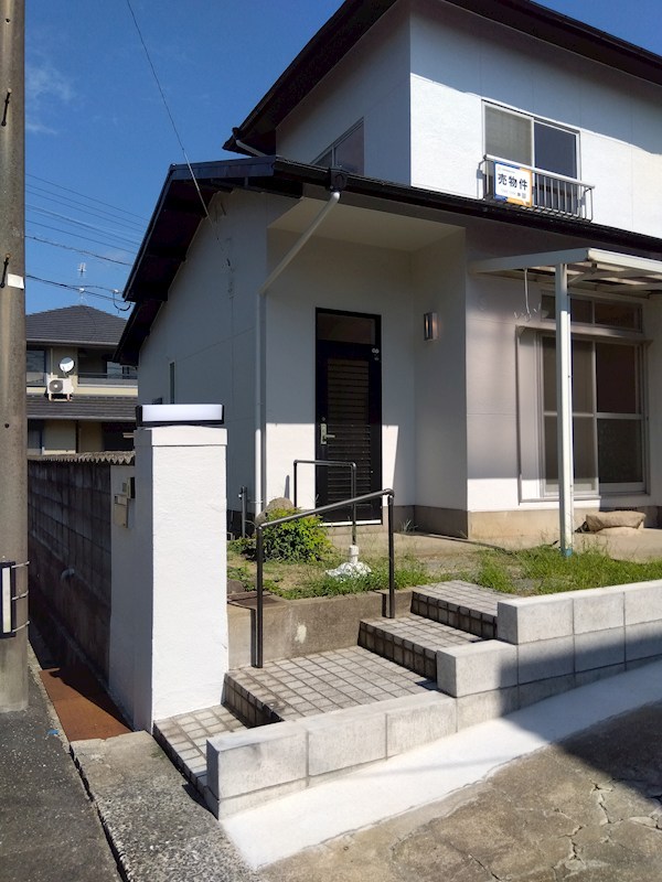 吉志六丁目戸建 現地写真（玄関）