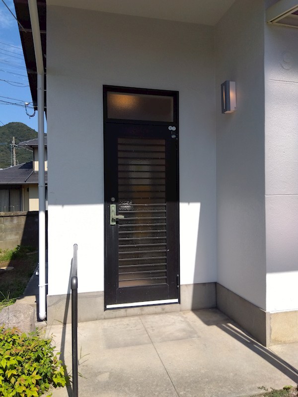 吉志六丁目戸建 現地写真（玄関）