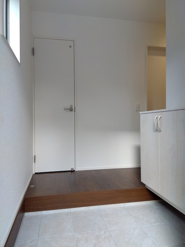 津田新町一丁目新築戸建1号棟　2期 現地写真（玄関）