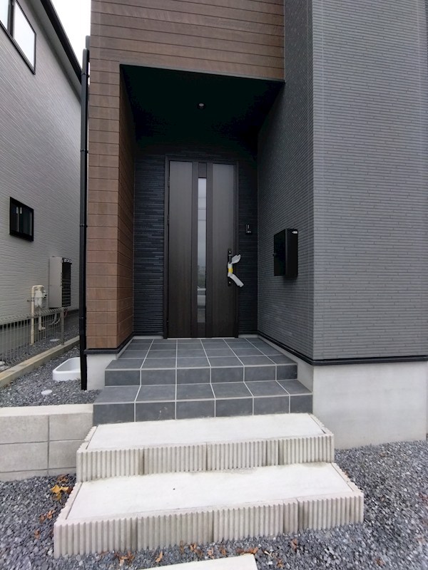 引野一丁目新築戸建3号棟　2期  現地写真（玄関）