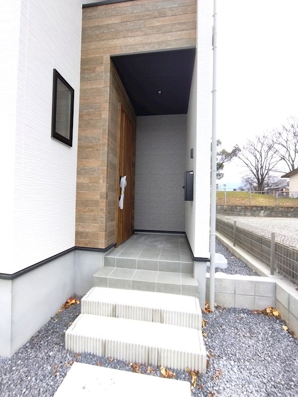 引野一丁目新築戸建4号棟　2期 現地写真（玄関）