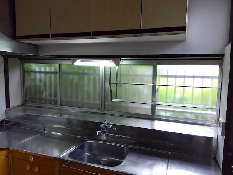湯川新町一丁目12番戸建 内観写真（キッチン）