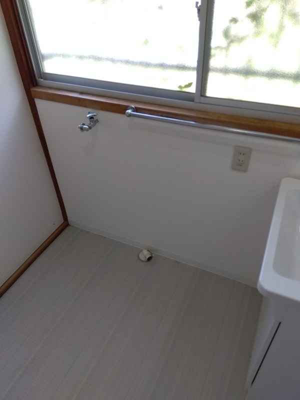 湯川新町一丁目12番戸建 内観写真（洗面台・洗面所）