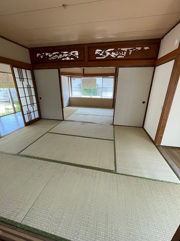 湯川新町一丁目12番戸建 内観写真（リビング以外の居室）