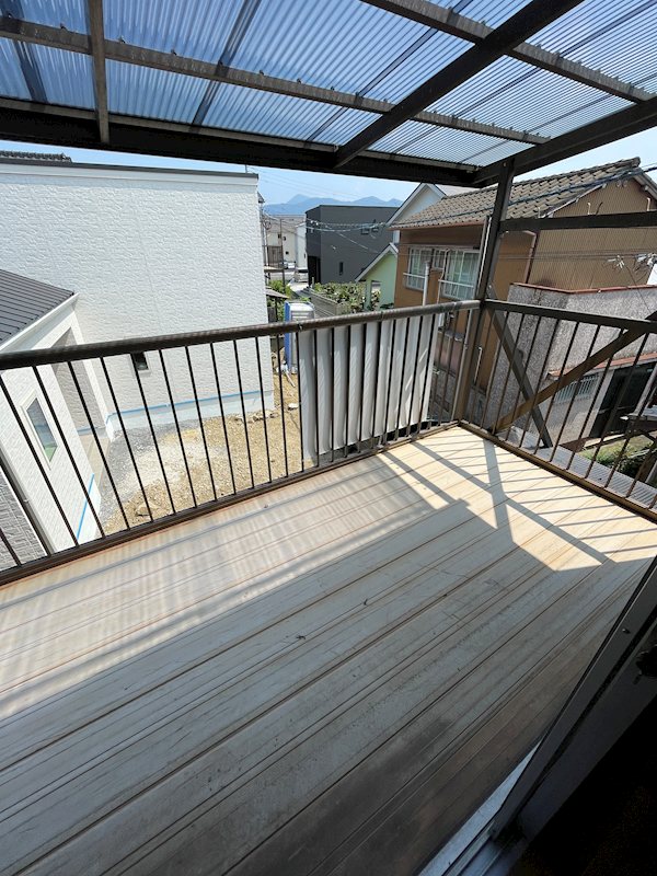 湯川新町一丁目12番戸建 現地写真（バルコニー）